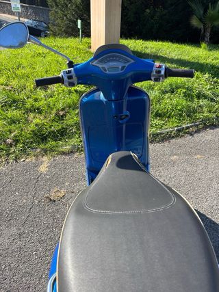 Vespa Sprint 125 Azul Eléctrico 8.000 km