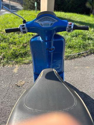 Vespa Sprint 125 Azul Eléctrico 8.000 km