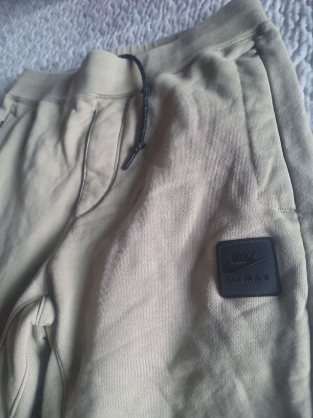 Pantalón deportivo Nike caqui Talla S