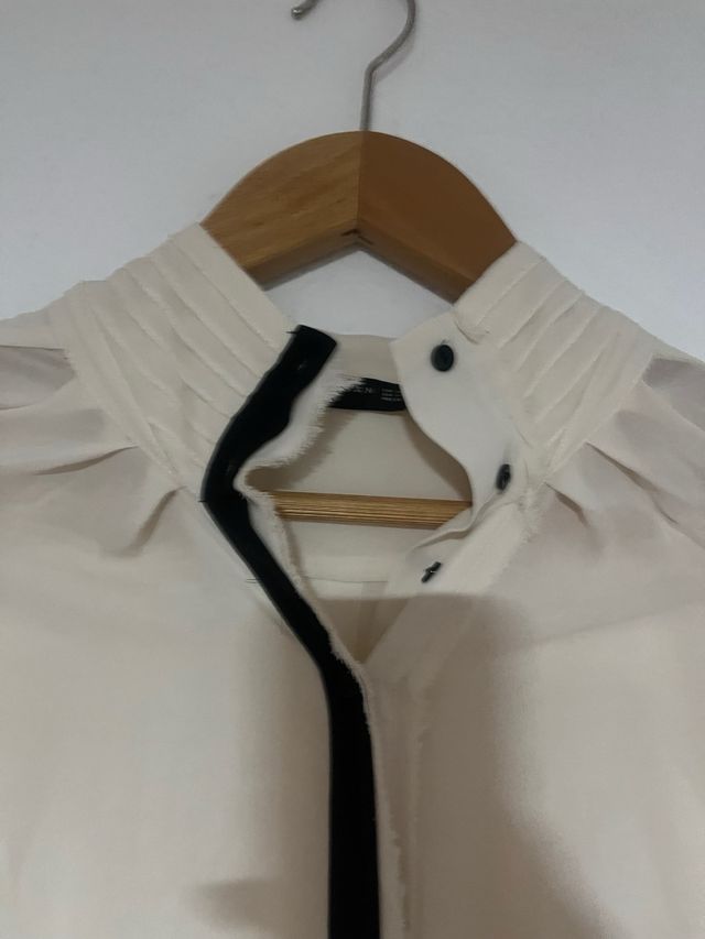 Camisa Zara Beige y Negra