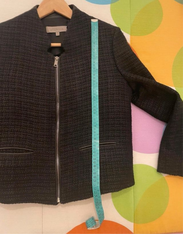 Chaqueta Uterqüe negra y azul cremallera