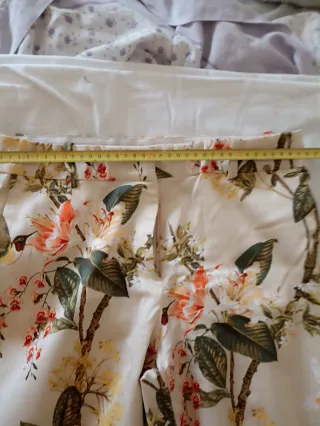 Pantalón estampado floral y pájaros