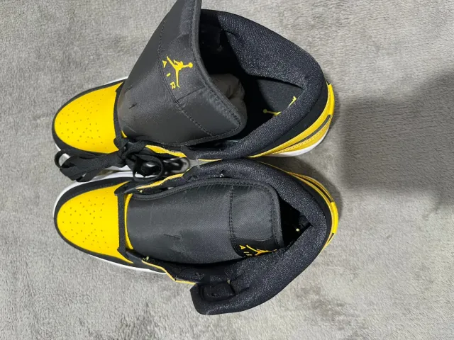 Air Jordan 1 Mid SE Nero Giallo