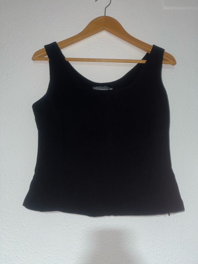Top negro sin mangas