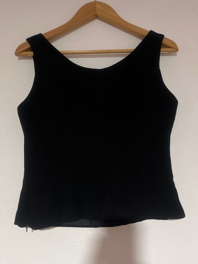 Top negro sin mangas