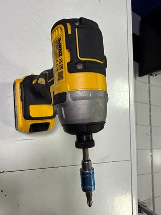 Atornilladora de impacto DeWalt DCF787