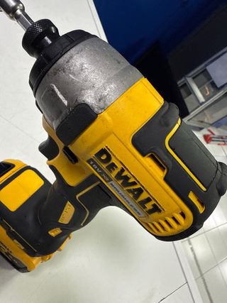 Atornilladora de impacto DeWalt DCF787