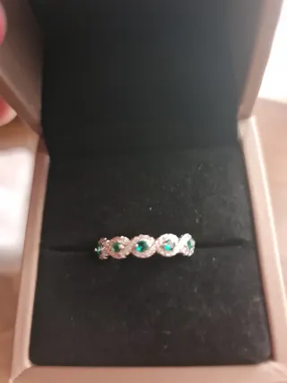 Anillo circonitas verdes en plata 925.