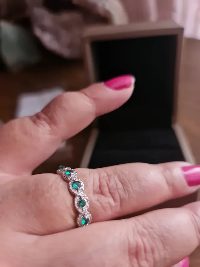 Anillo circonitas verdes en plata 925.