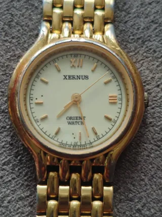 Reloj Dorado Elegante