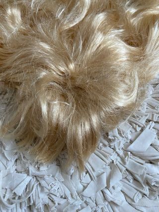 Peluca rubia disfraz mujer