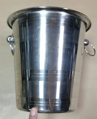 Porta champagne in acciaio inossidabile decorato. Liquidazione