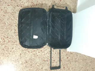 Maleta trolley negra con ruedas