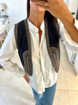 Chaleco negro bordado dorado Zara Talla XS