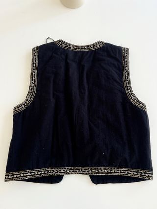 Chaleco negro bordado dorado Zara Talla XS