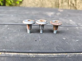 Tornillos estriberas África TWIN