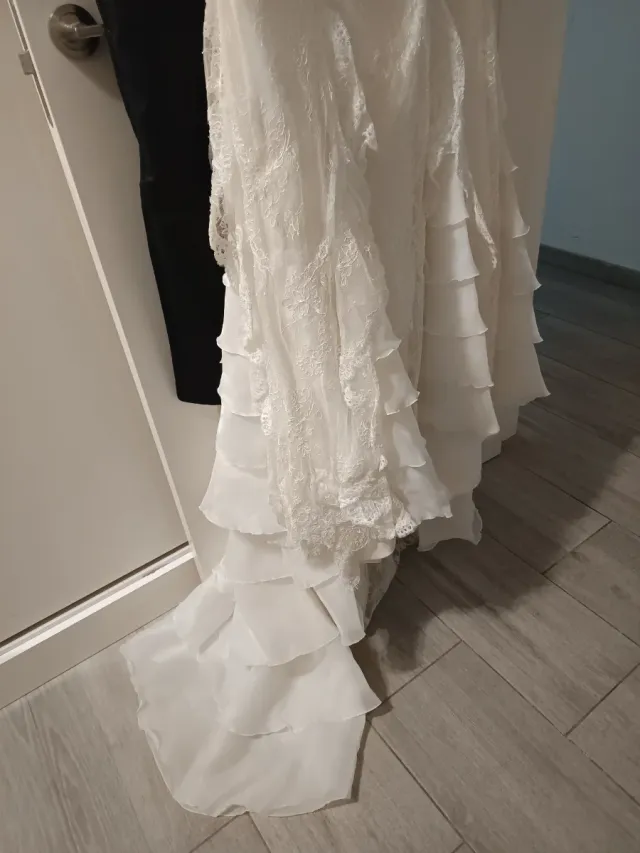 Traje de Novia con Velo y Can Can
