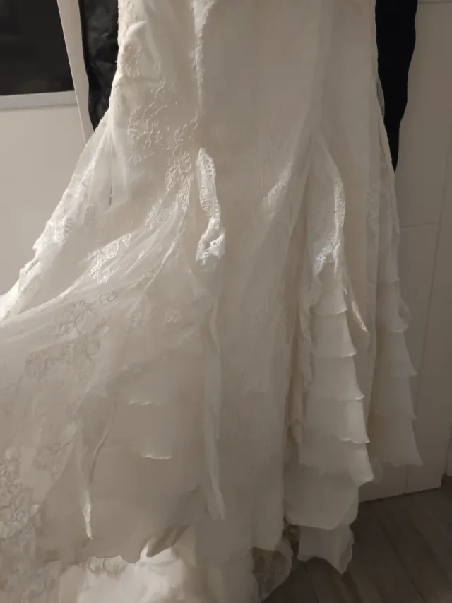 Traje de Novia con Velo y Can Can