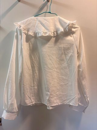 Blusa blanca cuello bebé