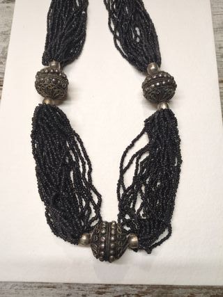 Collar Vintage Cuentas Negras y Bolas Plateadas