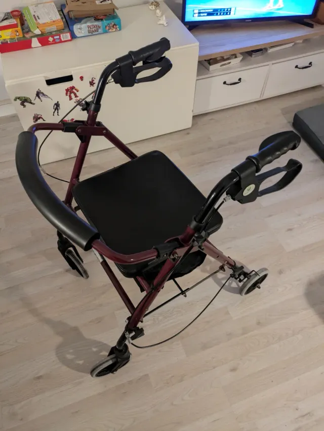 Andador/Caminador con asiento y ruedas