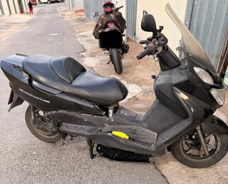 Suzuki Burgman 150 por partes o entera!