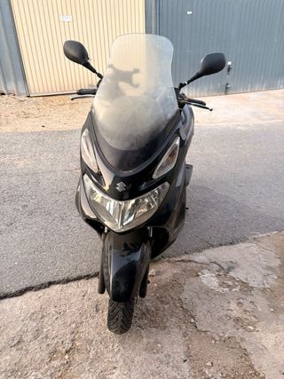 Suzuki Burgman 150 por partes o entera!
