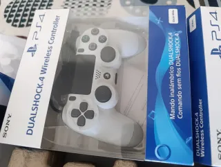 Consola PS4 + 2 Mandos Dualshock 4 + soporte