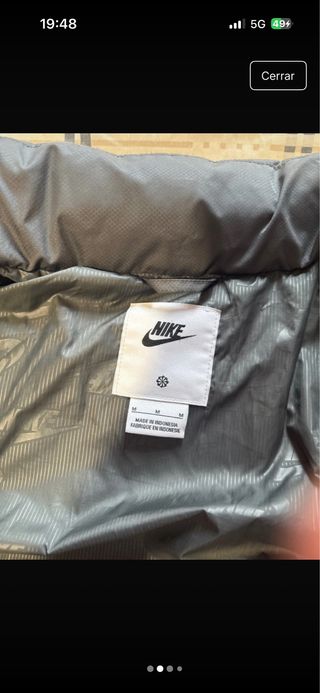Abrigo Nike gris sin etiqueta
