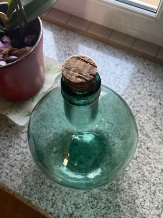 Botijo de cristal verde con tapón