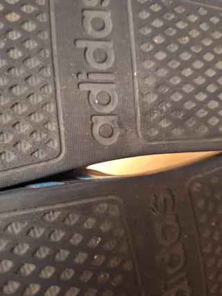 Chanclas Adidas niño azul y negro