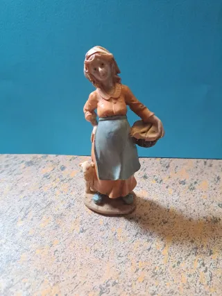 Figura Belén Mujer con Cesta y Oveja