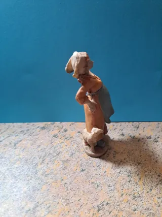 Figura Belén Mujer con Cesta y Oveja
