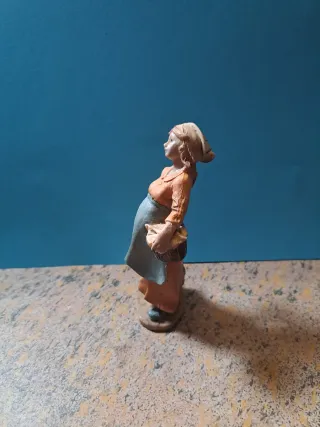 Figura Belén Mujer con Cesta y Oveja