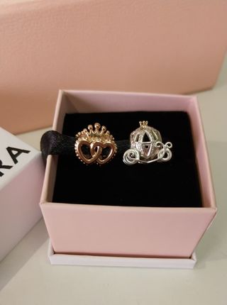 Lote 2 charms Disney Pandora Corona y Carroza.