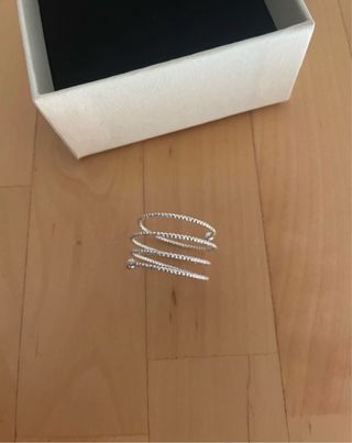 Anillo espiral plateado
