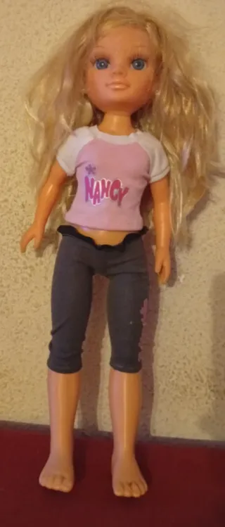 Muñeca Nancy deportista pelo rubio.
