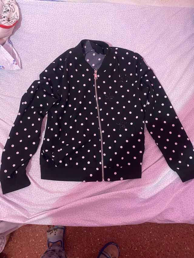 Chaqueta bomber negra lunares blancos