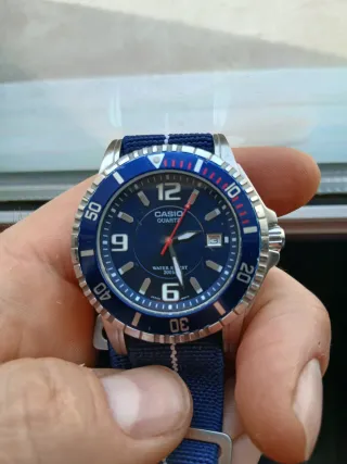 Reloj Casio Quartz MTD 1053 Azul y Plateado
