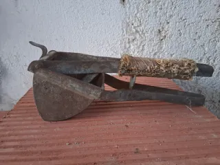 Utensilio antiguo de metal