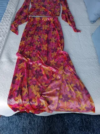 Disfraz hippie,camiseta y Falda Estampado Floral