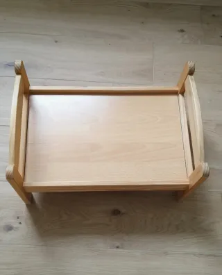 Lettino per bambole in legno