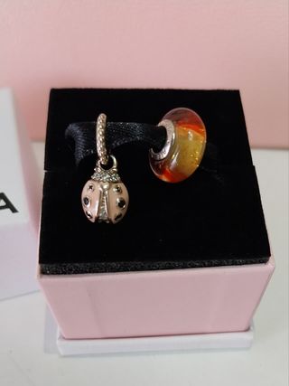 Lote 2 charms Pandora Mariquita y Cristal de Muran