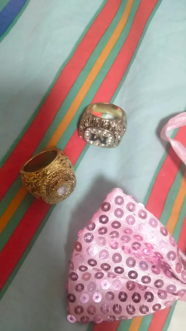 Pajarita rosa con lentejuelas y anillos disfraz