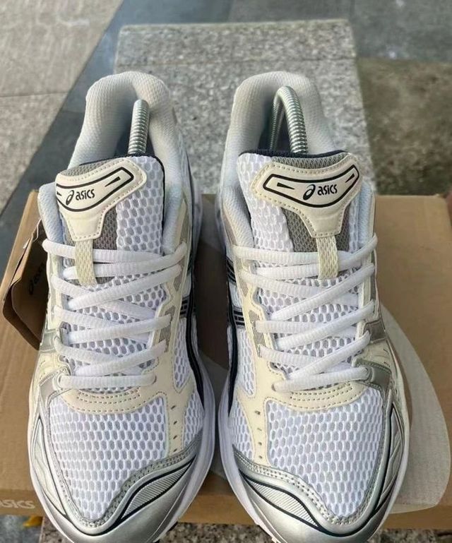 ASICS Gel-Kayano 14 Talla 41.5 Plata/Blanco