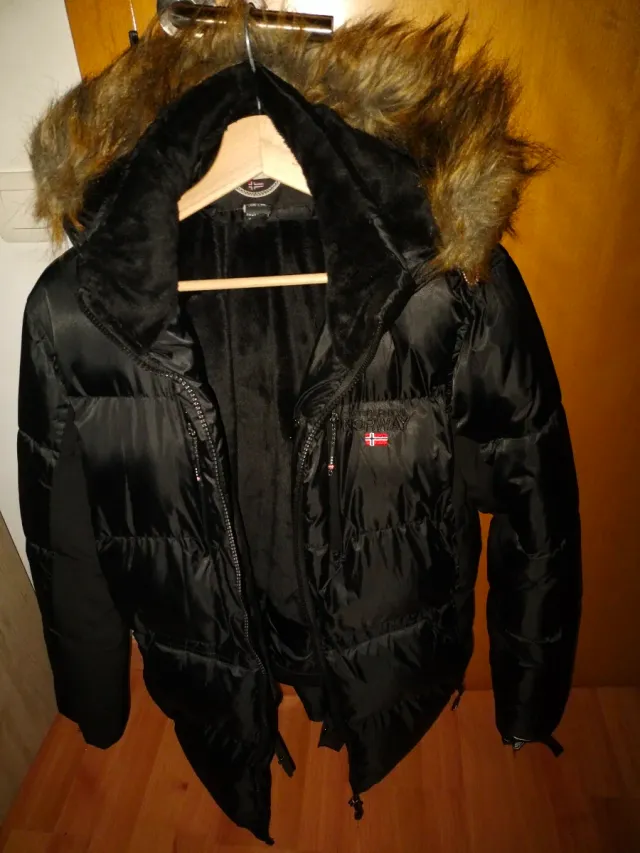 Abrigo Norway Negro con Capucha