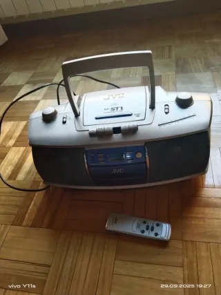 Radio Casete JVC RC-ST1 con Mando