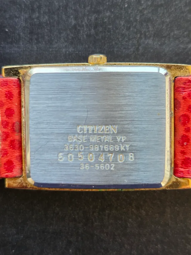 Orologio Citizen Vintage in oro con cinturino rosso