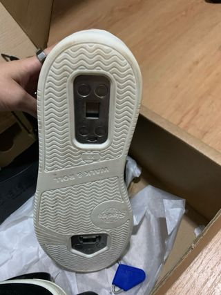 Zapatillas Slades T36 con patines removibles.