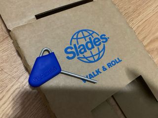 Zapatillas Slades T36 con patines removibles.